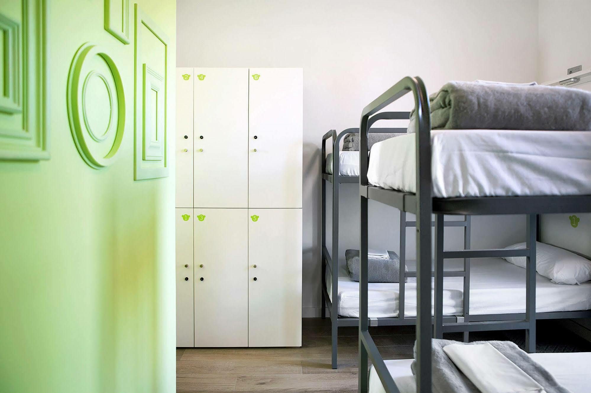Meeting Point Hostal Barcelona