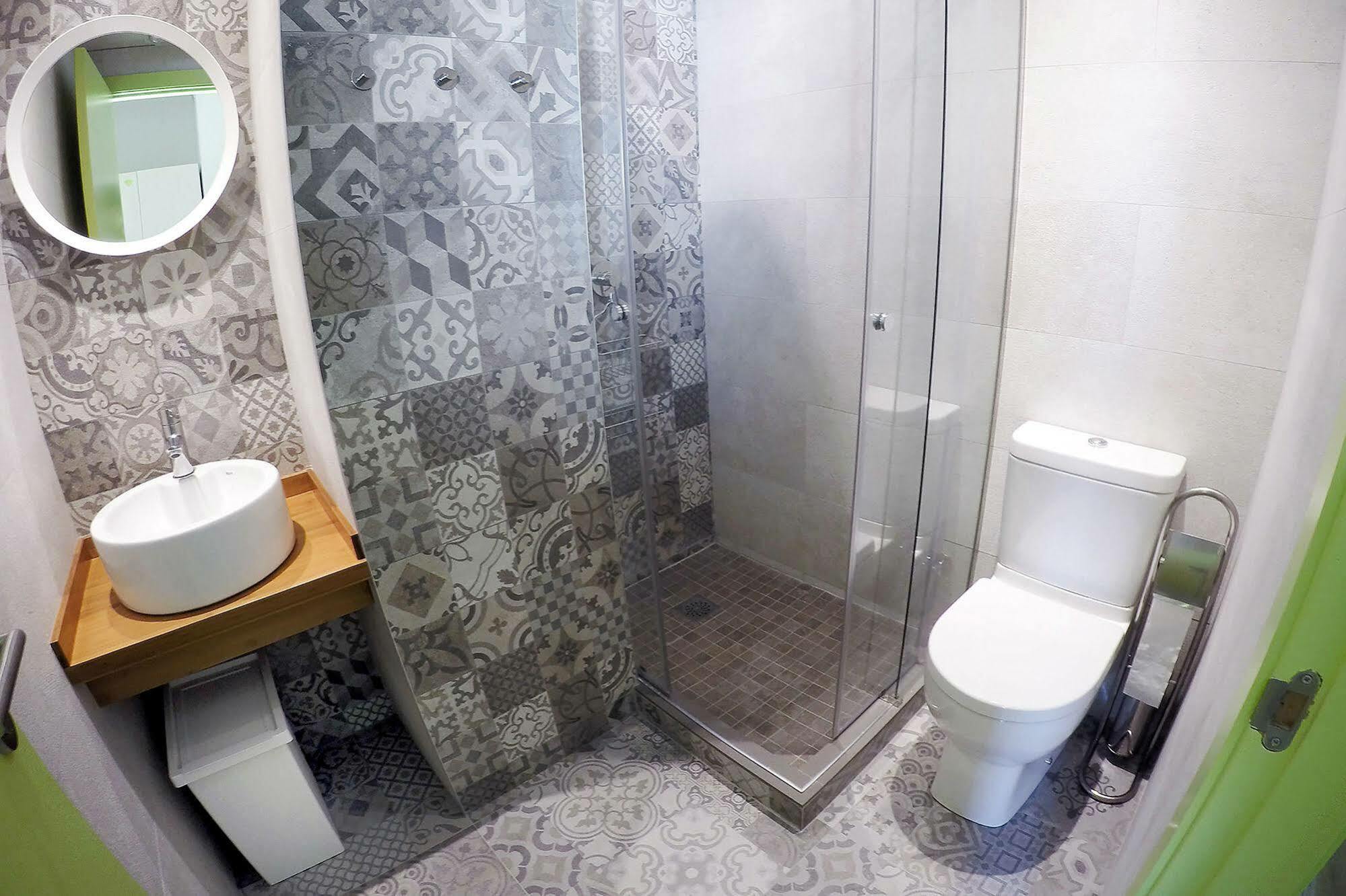 Meeting Point Hostal Barcelona